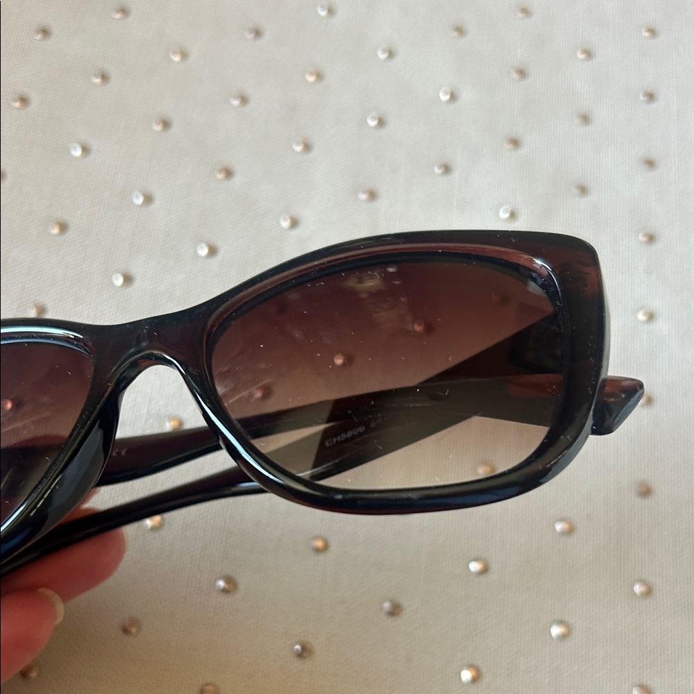 CHANEL Black/Brown Gradient Logo Cathedral Sunglasses - Picture 5 of 8